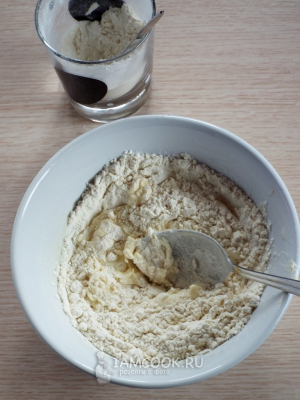 Всыпать муку