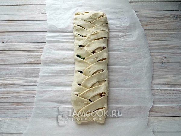 Накрыть начинку тестом