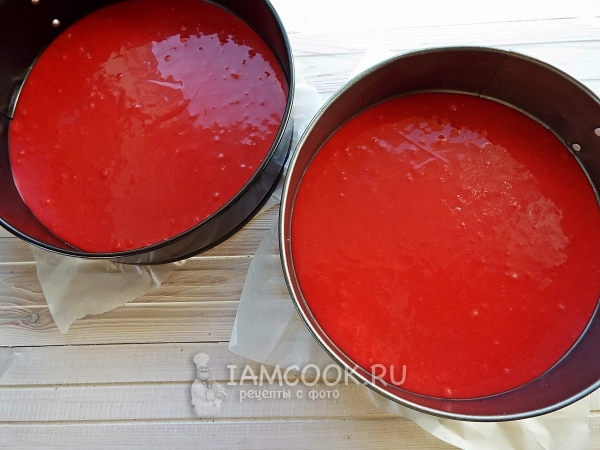 Вылить тесто в форму