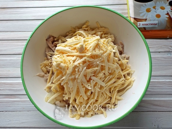 Положить сыр