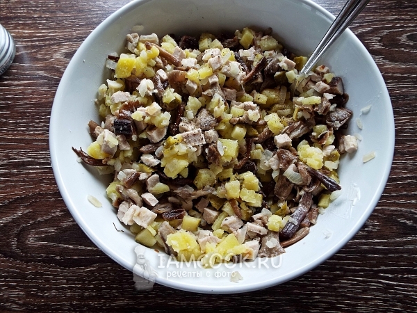 Всыпать соль и перец