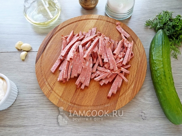 Порезать колбасу