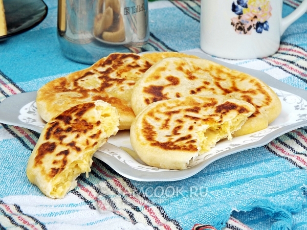 Фото сырных лепёшек на кефире на сковороде