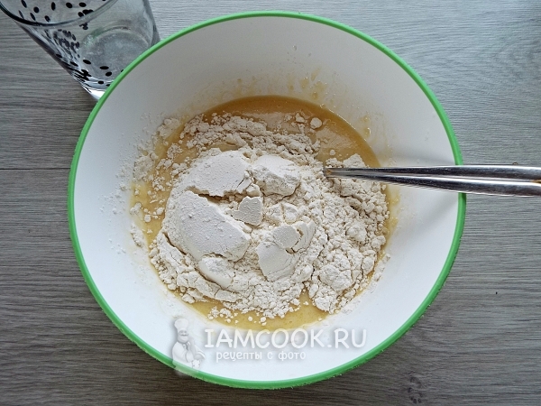 Всыпать муку