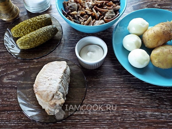 Ингредиенты для салата с жареными опятами