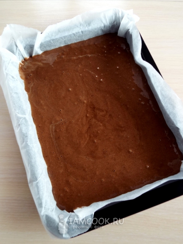 Перелить тесто в форму