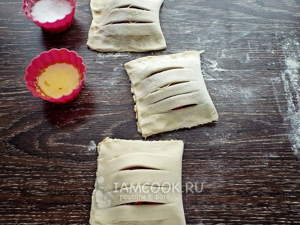 Накрыть клубнику тестом