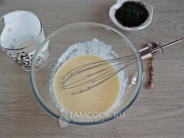 Взбить яйцо с кефиром