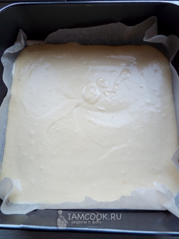 Перелить тесто в форму