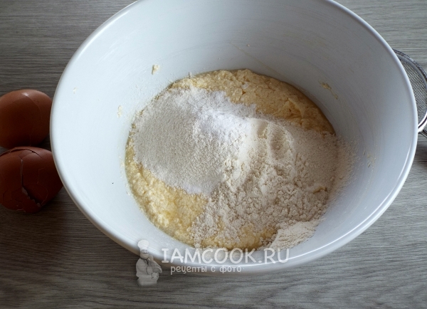 Всыпать муку