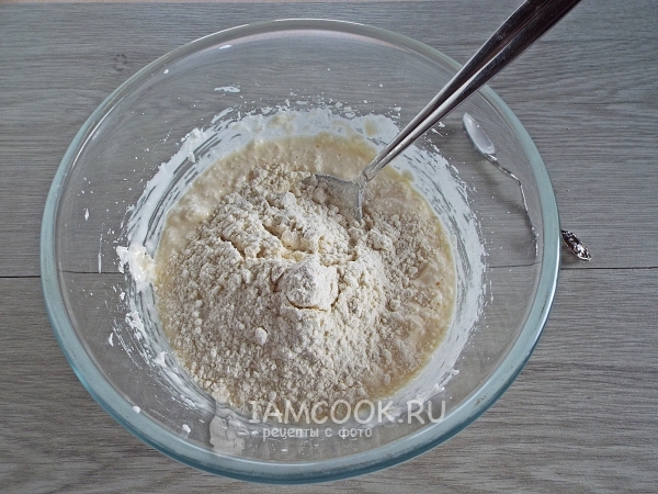 Всыпать муку