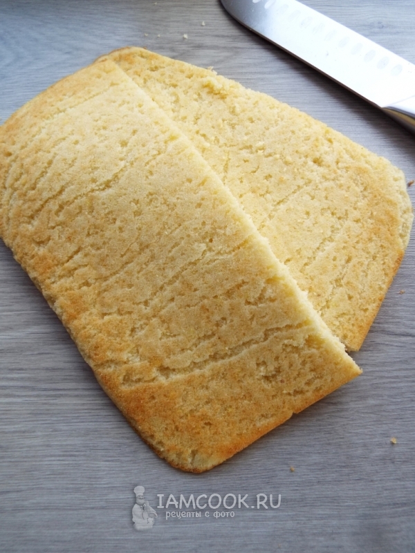 Разрезать бисквит пополам