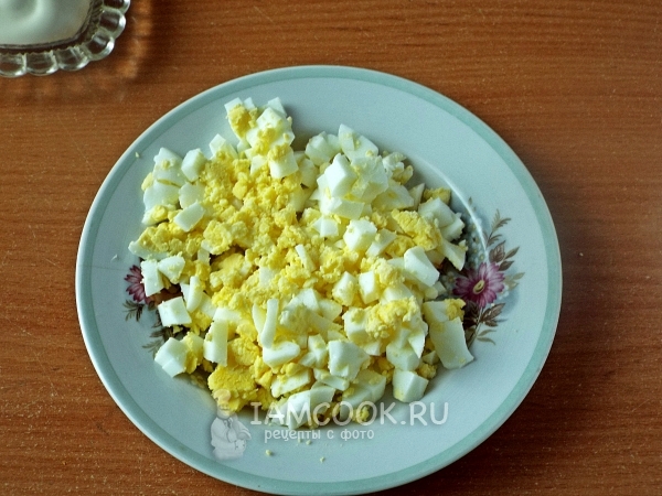 Порезать яйца