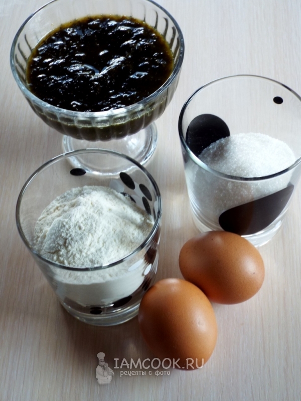 Ингредиенты для бисквитного рулета с варенье