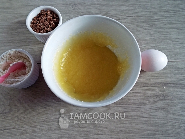 Взбить масло с сахаром