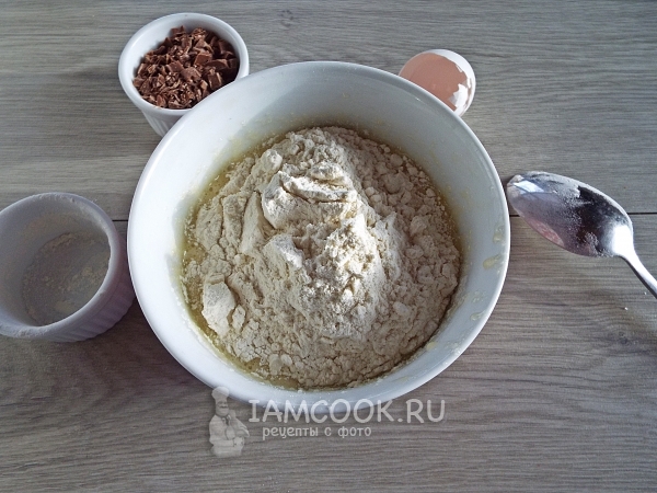 Всыпать муку