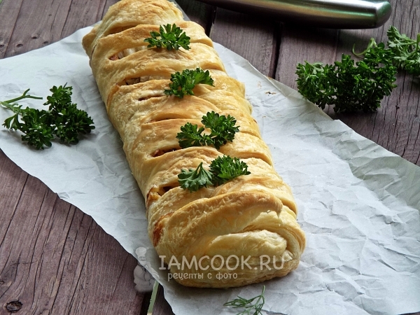 Рецепт слоеного пирога с курицей и сыром