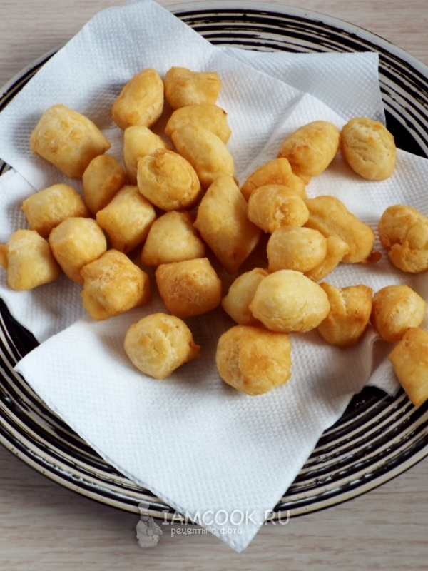 Положить печенье на бумажное полотенце