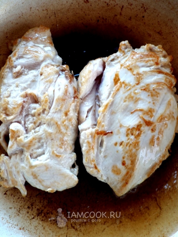 Обжарить куриное филе