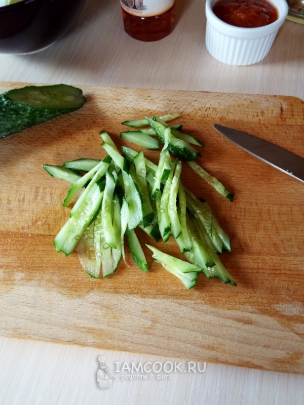 Порезать огурец