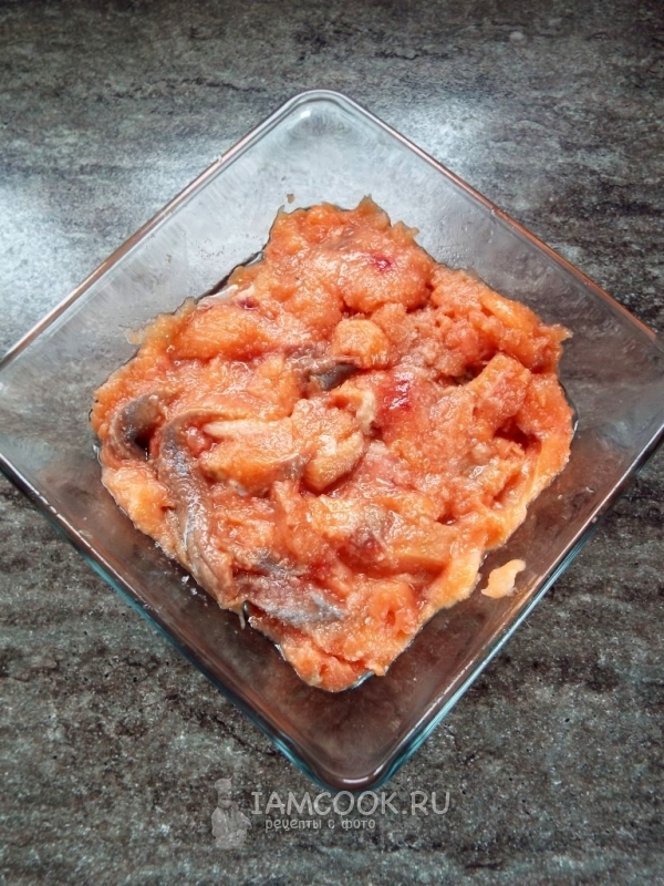 Выложить всю рыбу в тарелку