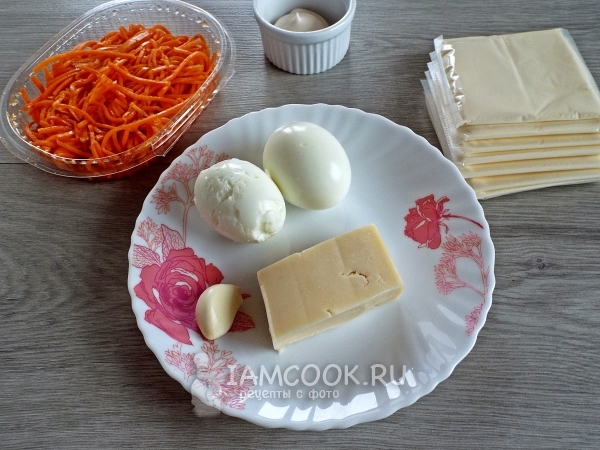 Ингредиенты для сырных рулетиков с пикантной начинкой