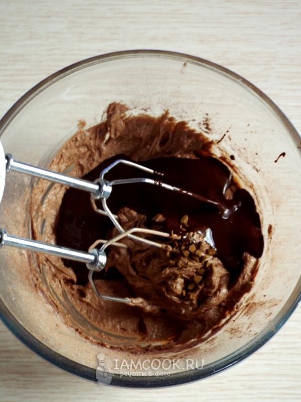 Влить шоколад