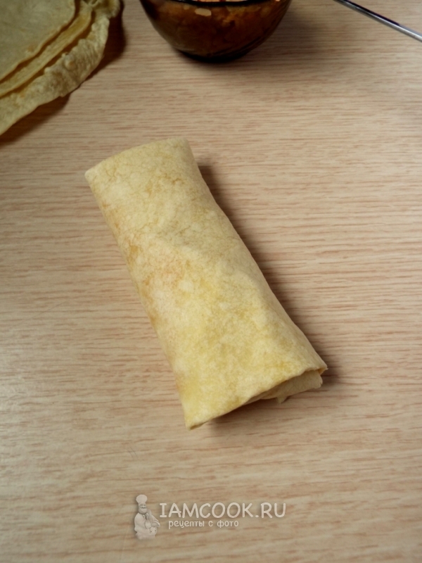 Завернуть начинку в лепешку