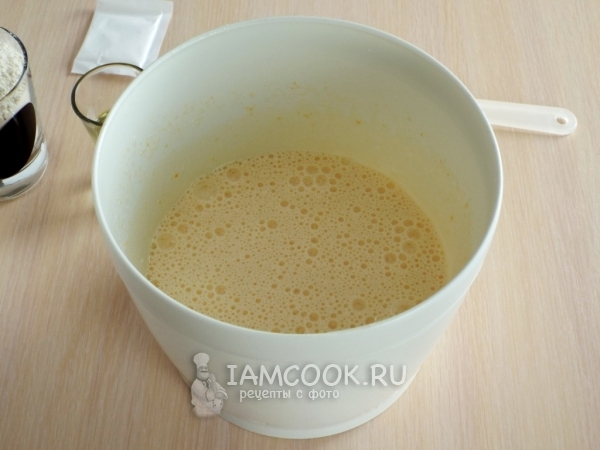 Взбить яйца с сахаром