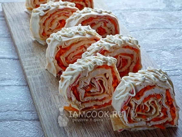 Рецепт рулета из лаваша с крабовыми палочками и корейской морковкой