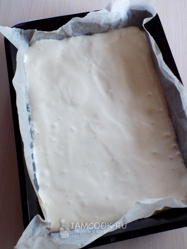 Перелить тесто в форму