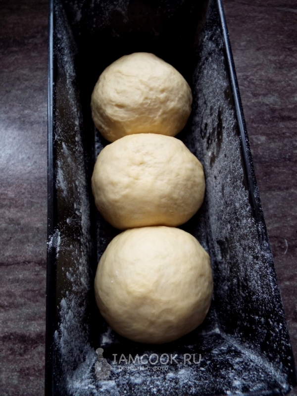 Выложить в форму тесто