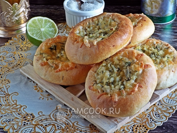 Рецепт ватрушки с сыром и яйцом