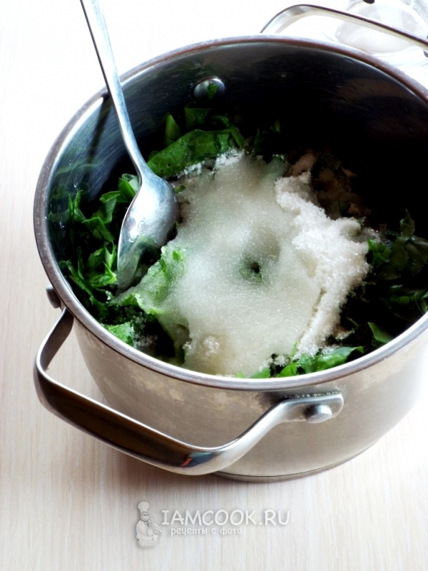 Добавить сахар и воду