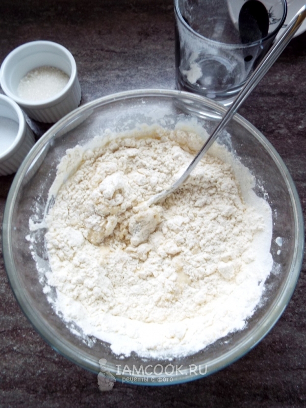 Всыпать муку