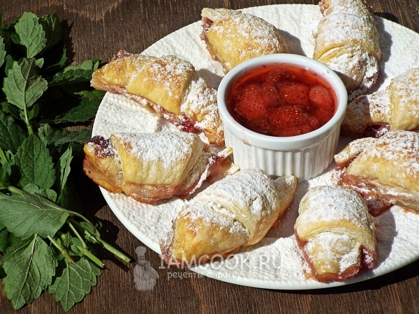 Рецепт круассанов с клубникой