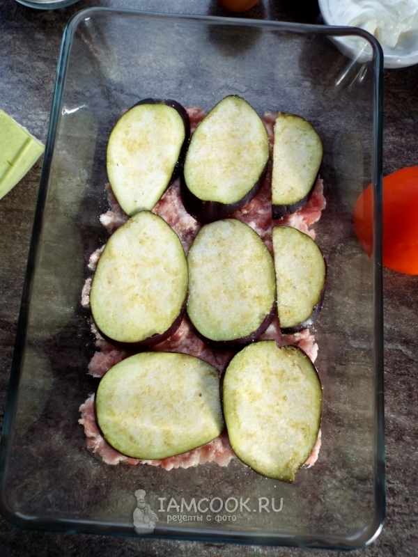 Выложить на фарш баклажаны