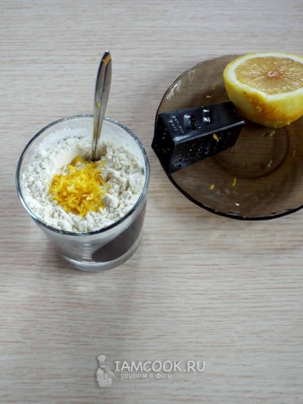 Смешать муку, разрыхлитель и цедру