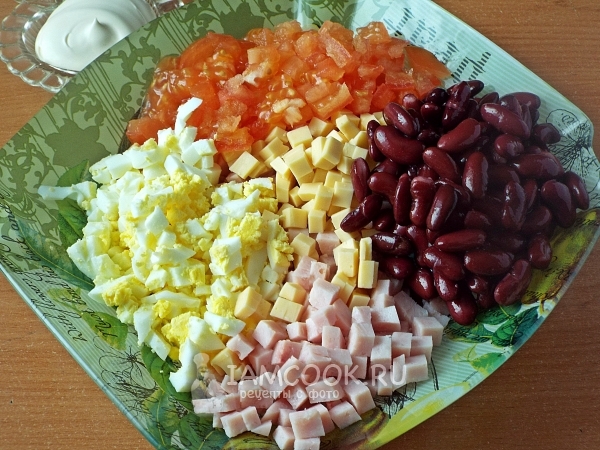 Соединить ингредиенты для салата