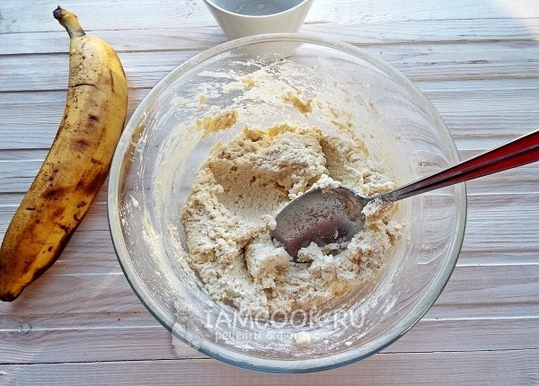 Всыпать муку и размешать