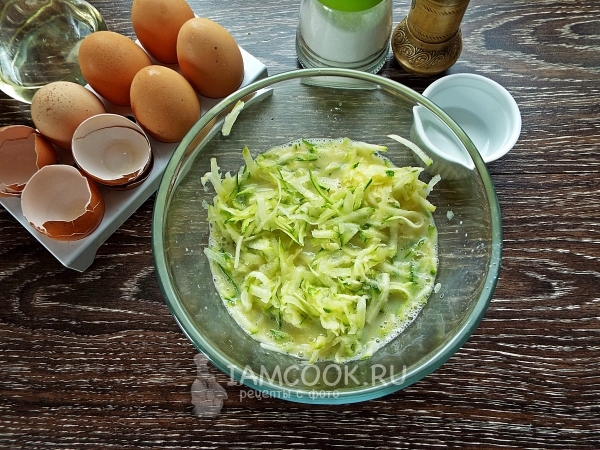 Положить кабачки