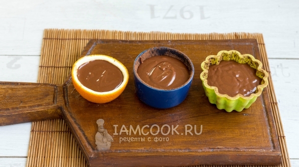 Перелить тесто в формочки