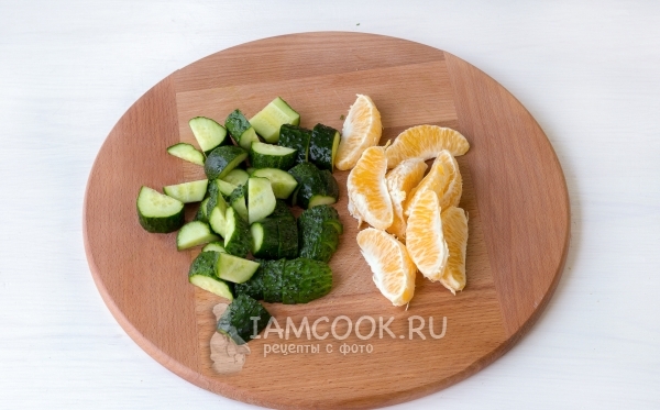 Порезать огурцы