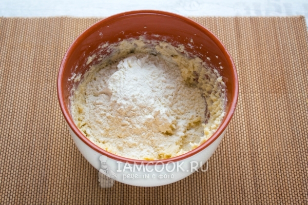 Соединить масляную и мучную смеси