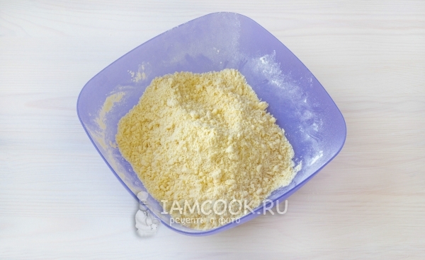 Растереть масло с мукой