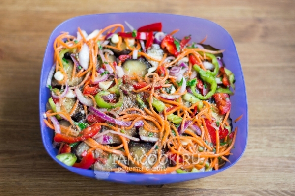 Выложить овощи слоями