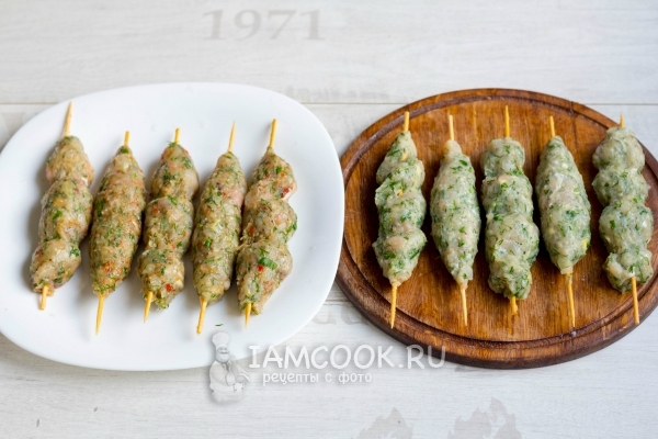 Сформировать люля-кебаб на шпажках