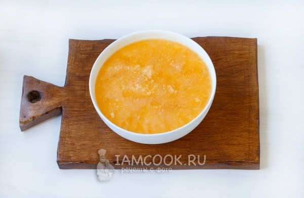 Размешать охлажденный десерт