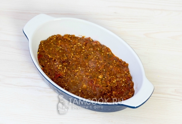 Соус из баклажанов в форме для запекания