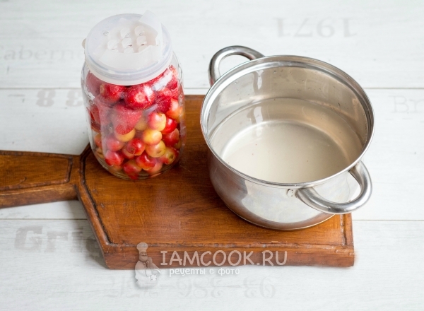 Всыпать сахар в воду